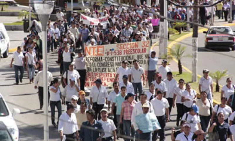 Antes las cuentas de los sindicatos no eran públicas, ahora el SAT persigue a los líderes corruptos: expertos. (Foto: Notimex)