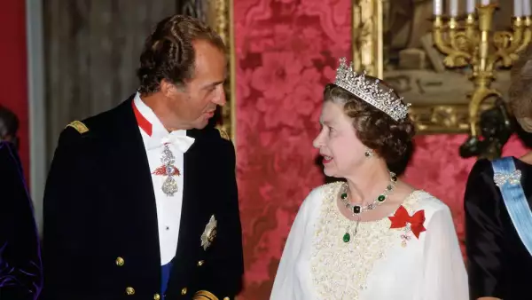 On the first night of her official tour of Spain, Queen Eliz