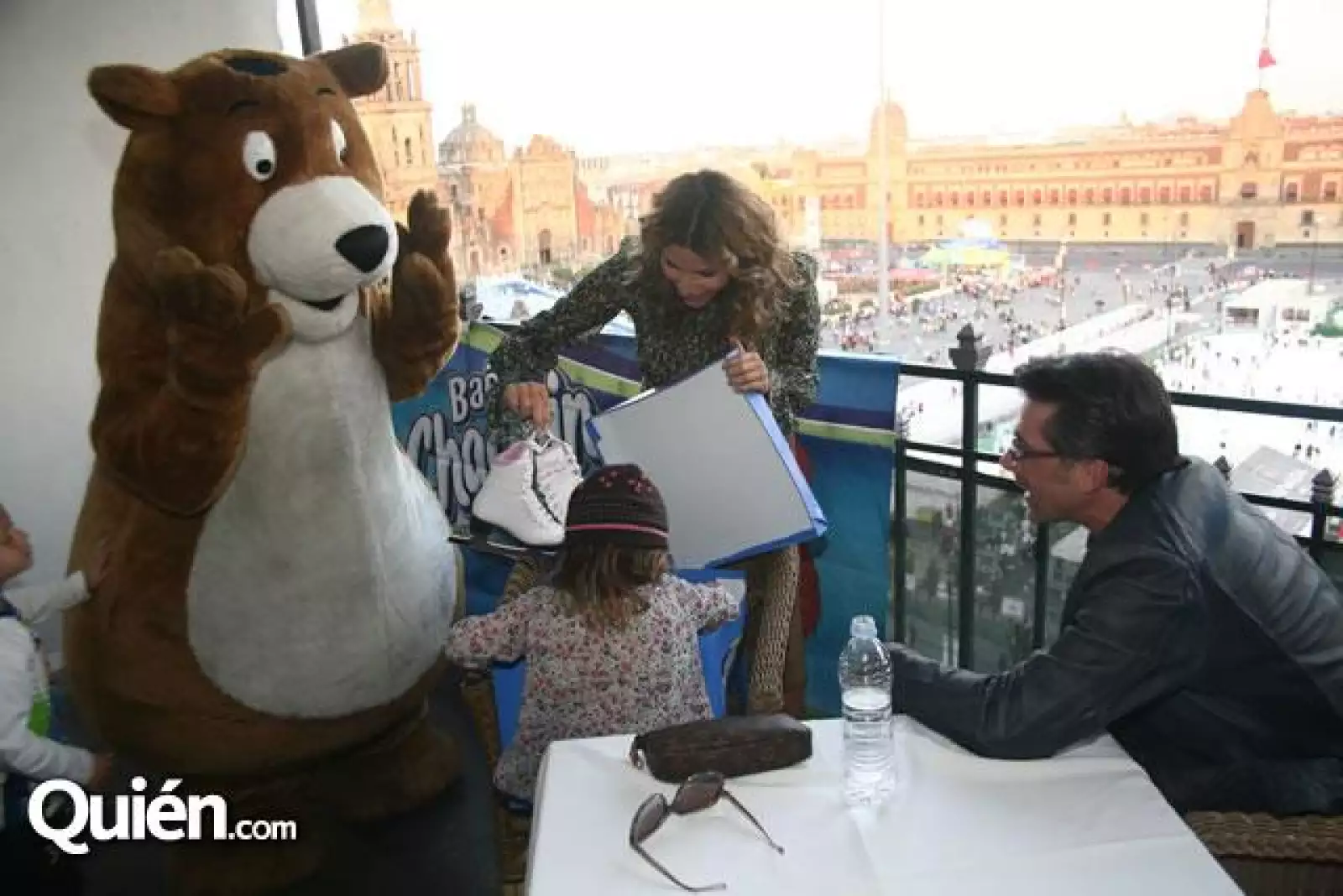 Issabela Camil,Antonia Mayer,Sergio Mayer