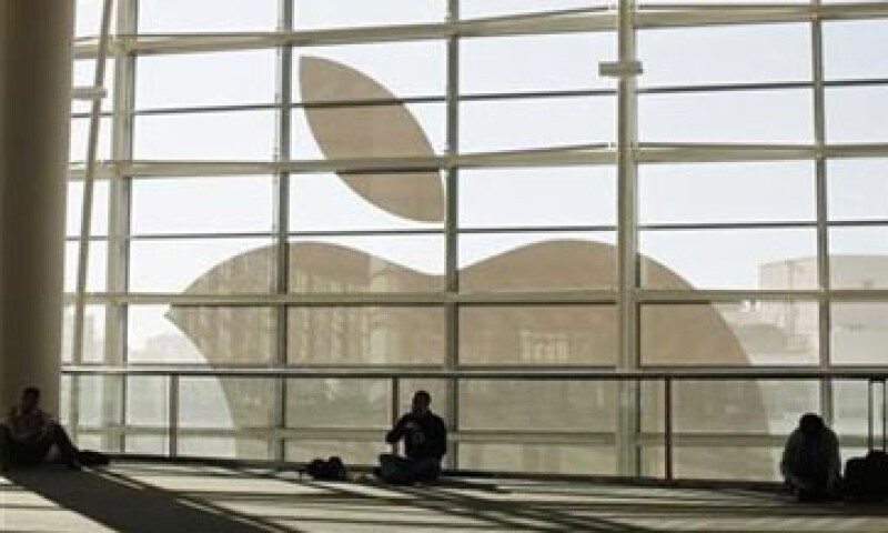 Las acciones de Apple suben 1.2%. (Foto: Reuters )