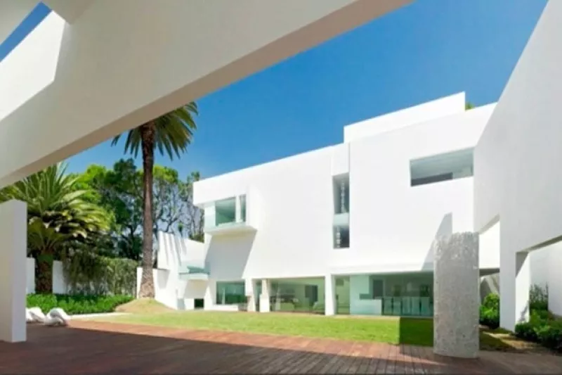 Presidencia afirma que el inmueble es de Angélica Rivera, quien firmó un acuerdo con uno de los contratistas del gobierno.