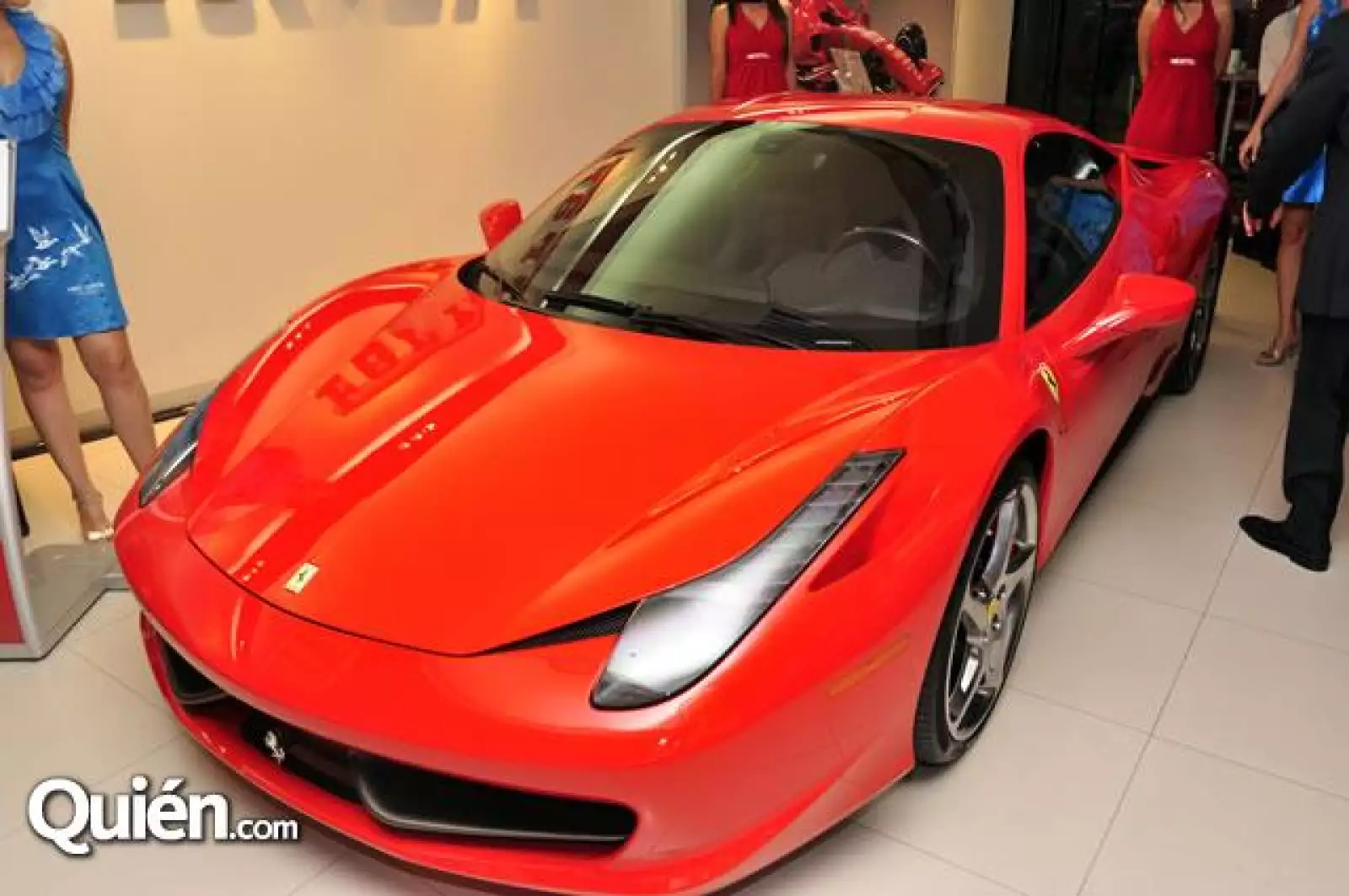 Presentaci?el Ferrari 458