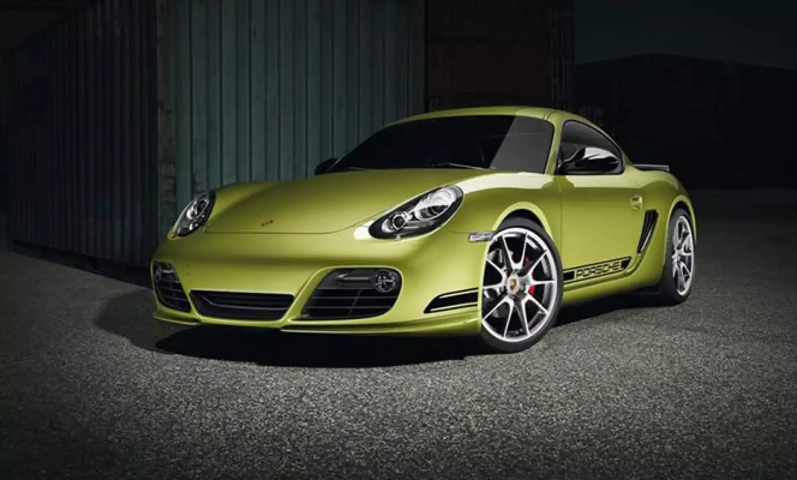 Porsche presentó el nuevo Cayman en el Salón del Automóvil de Los Angeles 2010,  con distribución oficial en concesionarias en febrero de 2011.