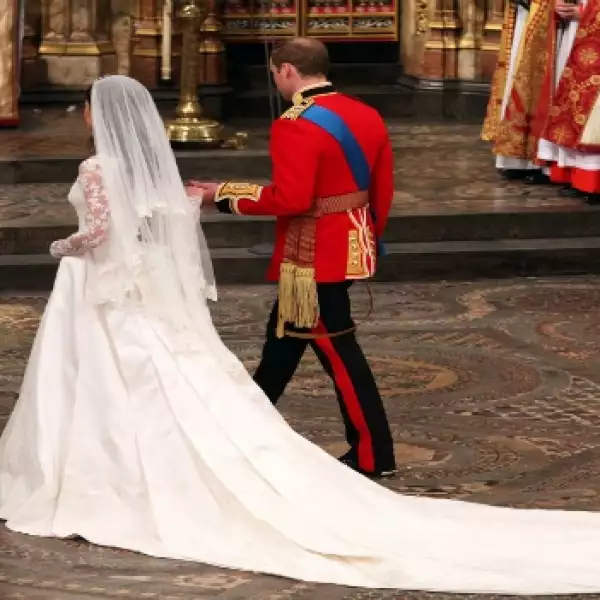 Detalle de la cola del vestido de Catalina