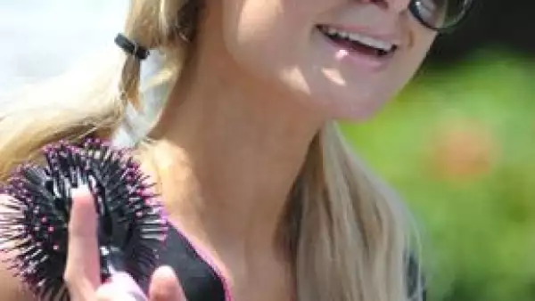 El problema se suscitó hace dos años, cuando la compañía Hallmark Cards sacó a la venta una postal de cumpleaños en la que aparece el rostro de Hilton.