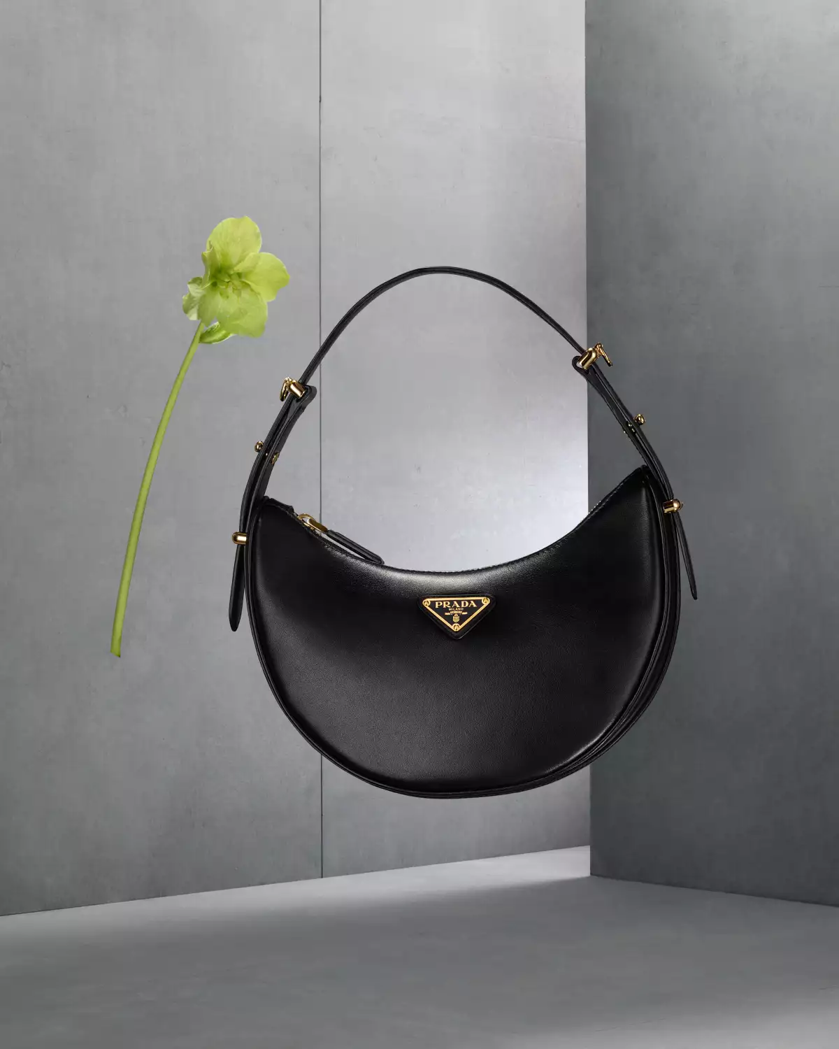 1080x1350_PRADA_FW23_COLLATERAL_STILL_LIFE_STILLS_023.jpg