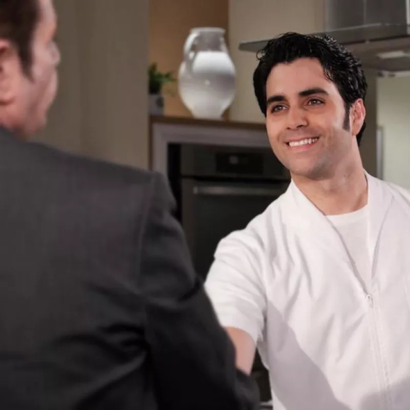 El guapo actor debuta con su papel antagónico en la telenovela “Hasta el fin del mundo”, por lo que quisimos conocer más del joven de 30 años originario de Mexicali y su relación con Carlos Slim.