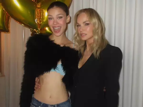 Nicola Peltz y Claudia Heffner