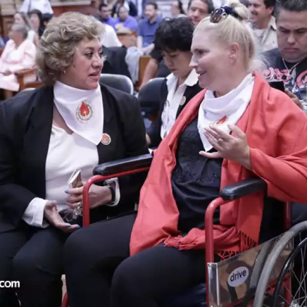 Leticia Martínez y Victoria de Orvañanos