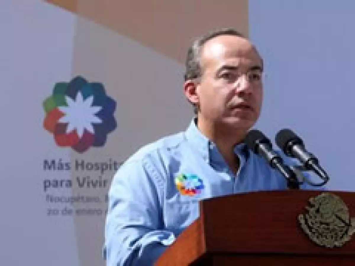 El presidente Calderón realizó una gira por Michoacán, en donde inauguró un hospital comunitario. (Foto: Especial)