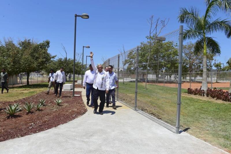 gira-amlo.jpeg
