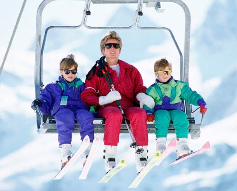 Guillermo, Enrique y Diana esquiando en Lech, Austria.