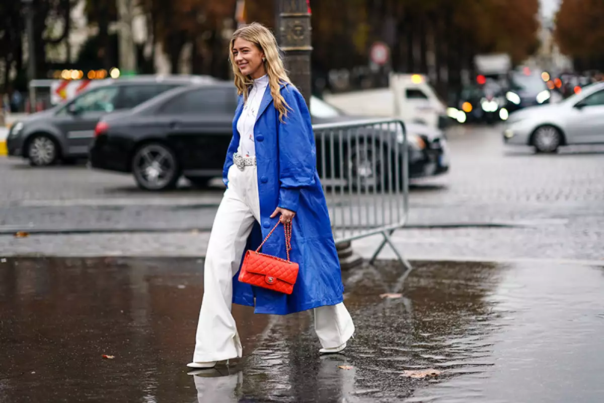 Street Style : Paris Fashion Week - Womenswear Spring Summer 2020 : Day Nine