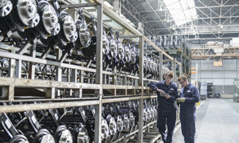 En los últimos cinco años, 44% de las inversiones de Alfa fueron para su división de autopartes, Nemak. (Foto: Getty Images)