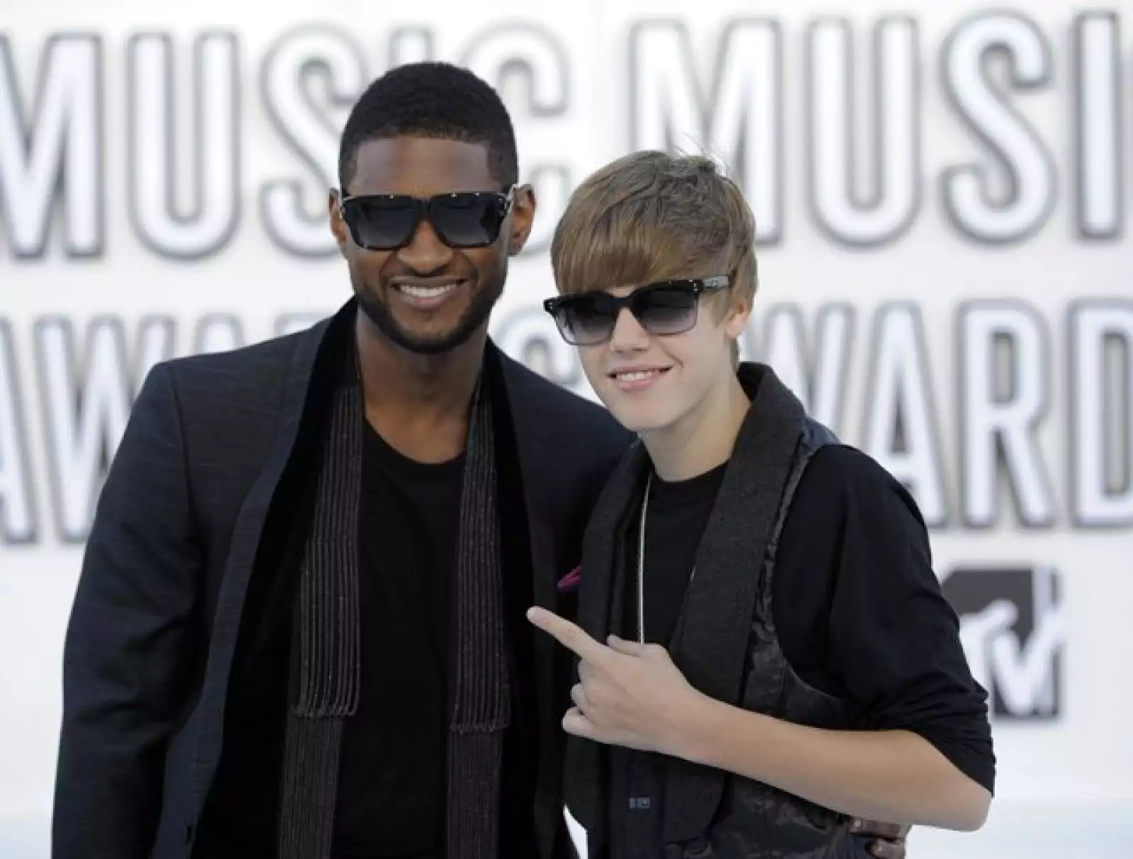 Usher y Justin Bieber.