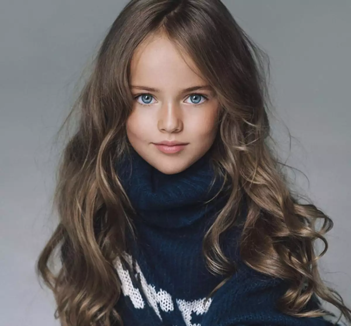 Kristina Pimenova es una rusa que ha impactado por su espectacular belleza, por lo que con apenas una década de vida, ya tiene un contrato exclusivo para modelar.
