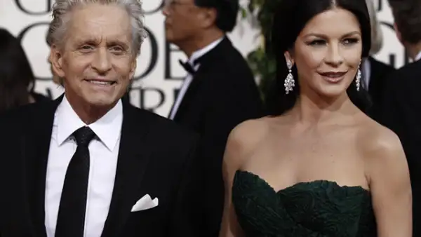 Catherine Zeta-Jones y Michael Douglas. ¿Cuál enfermedad? el actor luce radiante.