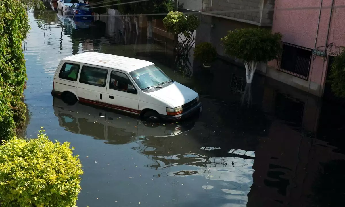 Los seguros de auto que sí cubren daños por inundaciones y cuánto cuestan en 2025