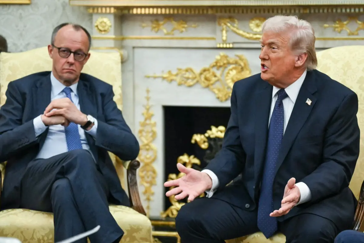 El presidente de los Estados Unidos, Donald Trump, se reúne con el canciller alemán Friedrich Merz en la Oficina Oval de la Casa Blanca en Washington, DC, el 3 de marzo de 2026. El canciller Merz es el primer líder europeo en visitar al presidente Trump desde que Estados Unidos e Israel iniciaron su guerra contra Irán.