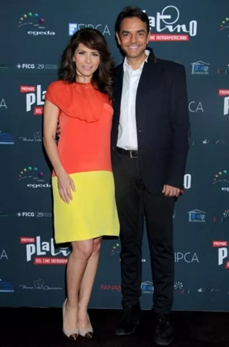 El comediante mexicano reveló que la recién nacida Aitana se parece más a él que a su esposa, la cantante Alessandra Rosaldo.