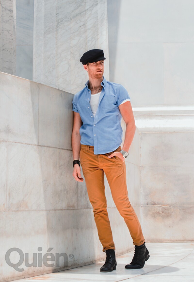 Salomón con camisa J.Crew, t-shirt de Zara, jeans Topman y zapatos H by Hudson. Complementó el look con una boina de Lafayette Collection, accesorios Don Juan y reloj Diesel.