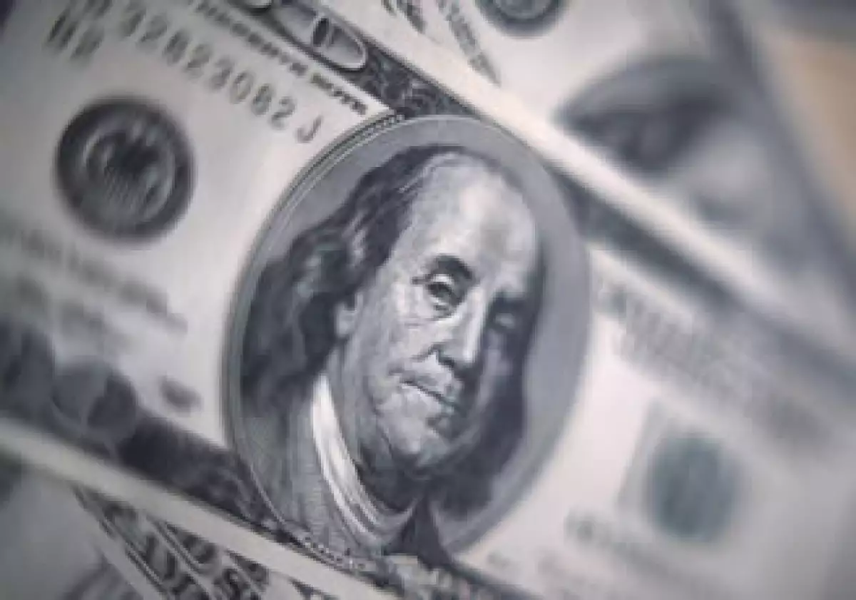 En ventanillas de bancos y casas de cambio, el peso operaba en 11.73 por dólar a la compra y en 12.13 por dólar a la venta. (Foto: Photos to go)