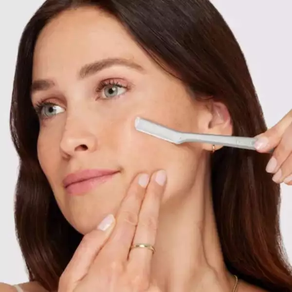 facial razor.jpg