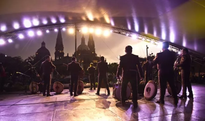 Luego de 21 años de celebrarse este evento y bajo el lema “Con el corazón al rojo vivo” la Perla Tapatía llenará cada rincón de mariachi, folklore y tradiciones.
