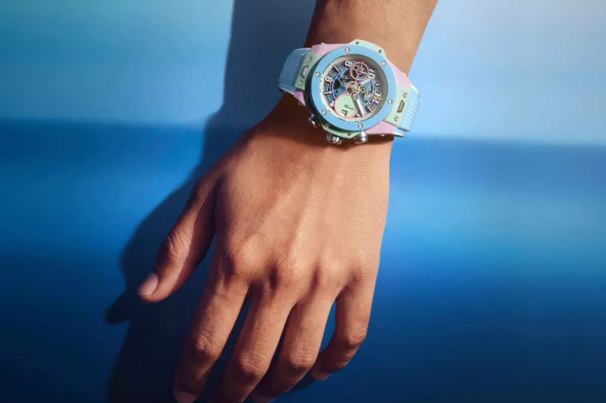 hublot nuevo reloj color pastel.png