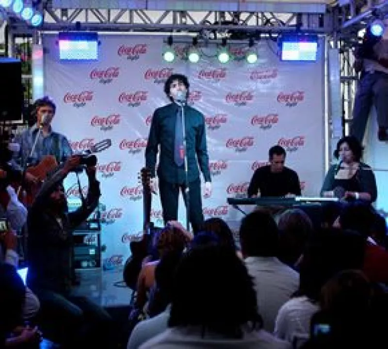 El cantante nos platicó sus sueños y sus secretos, y desmintió los rumores de su divorcio durante una plática previa a su concierto privado en El Depa Coca Cola.