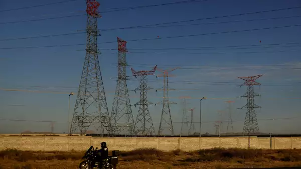 (Torres eléctricas de alta tensión en Ciudad Juárez)