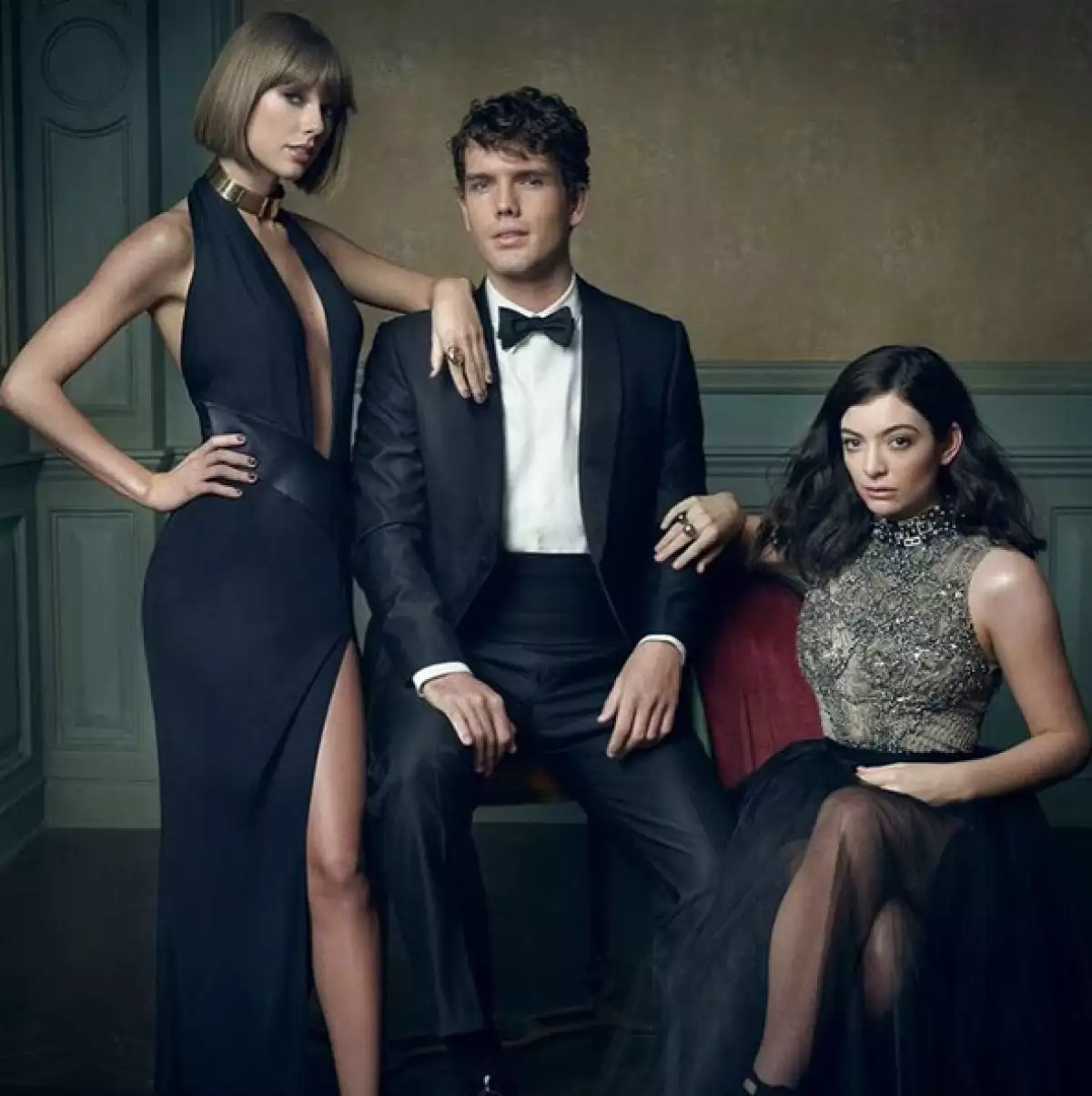 Taylor posó junto a su hermano Austin y Lorde.