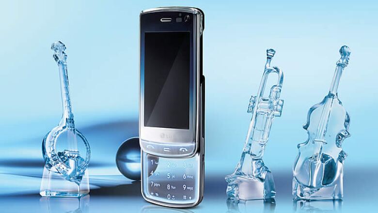 La firma tecnológica, LG, dio a conocer su nuevo celular inteligente Crystal, el cual tendrá acceso a Internet, reproductor multimedia y pantalla táctil a colores de 3 pulgadas.