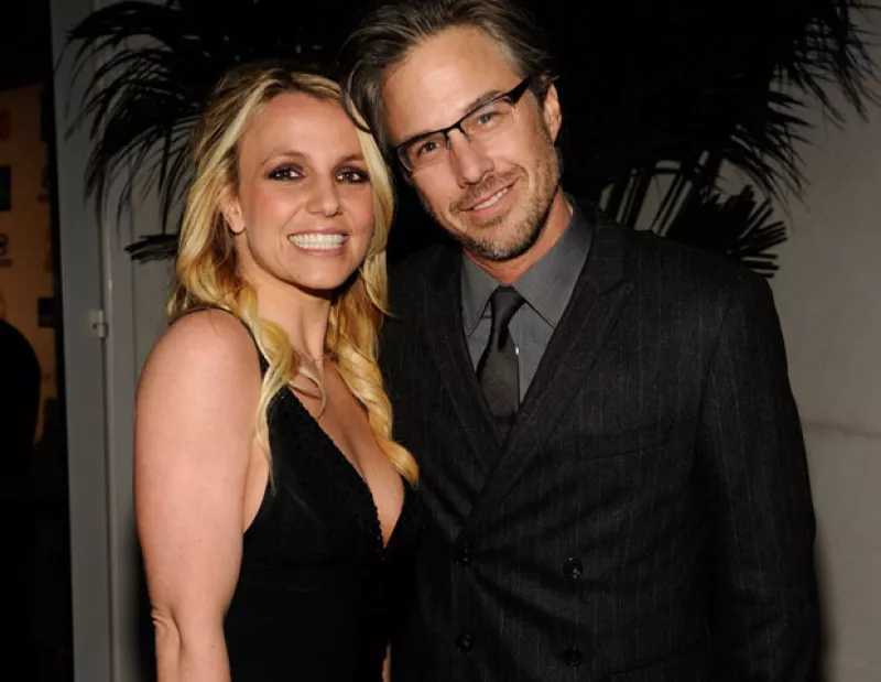 Se dice que el representante de la artista orquestó la maniobra con ayuda de su padre, Jamie, por temor a la reacción de Spears.