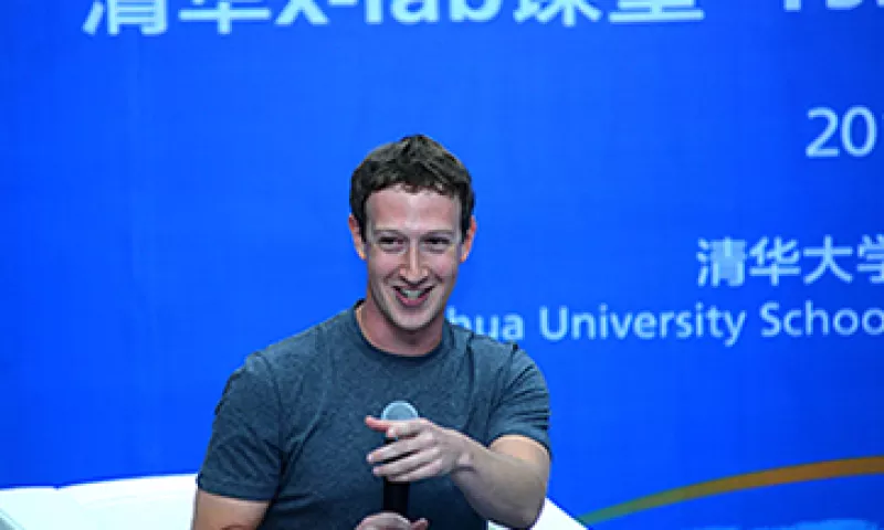 Los estudiantes quedaron encantados por el esfuerzo que hizo Mark Zuckerberg. (Foto: AFP )