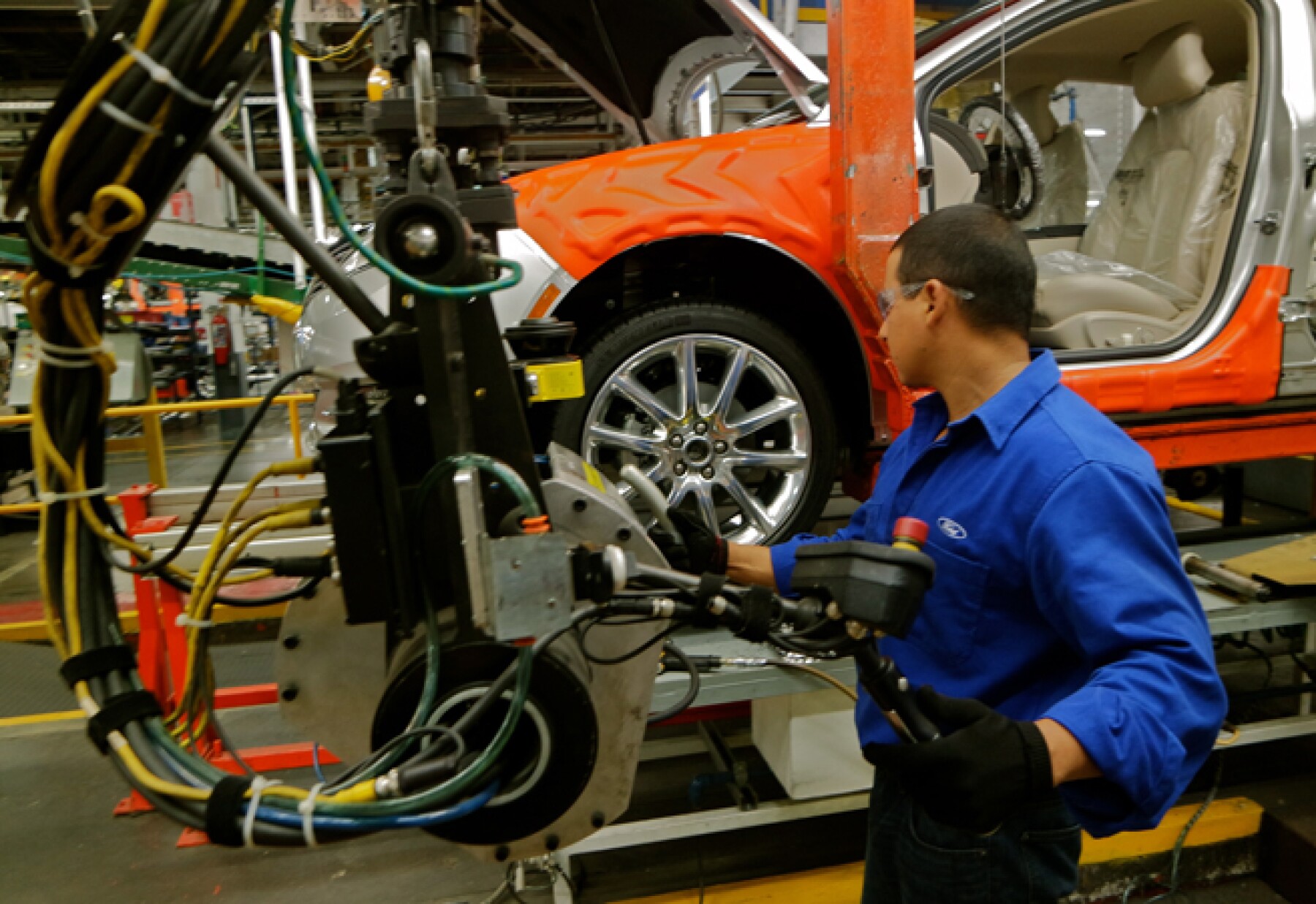 El sector del automóvil enfrenta una grave crisis por la suspensión de los descuentos fiscales que el Estado le concedía (Foto: Ivet Rodríguez )