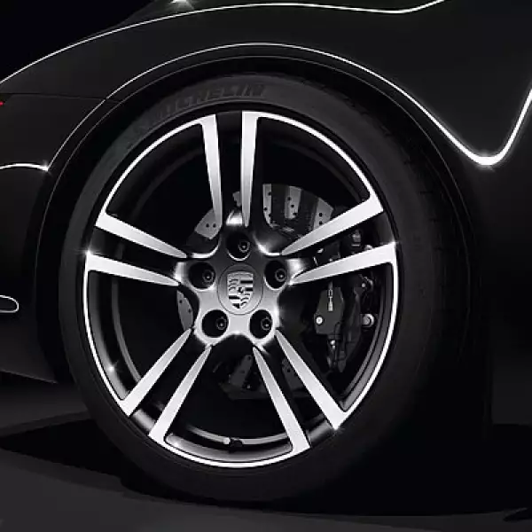 Estará disponible a partir del abril en las concesionarias de la firma en todo el mundo, a un precio estimado de 1.4 millones de pesos.