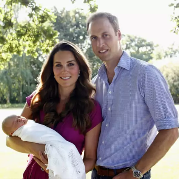 George nació un 22 de julio de 2013. Esta es su primera fotografía oficial, tomada por Michael Middleton, padre de Kate.