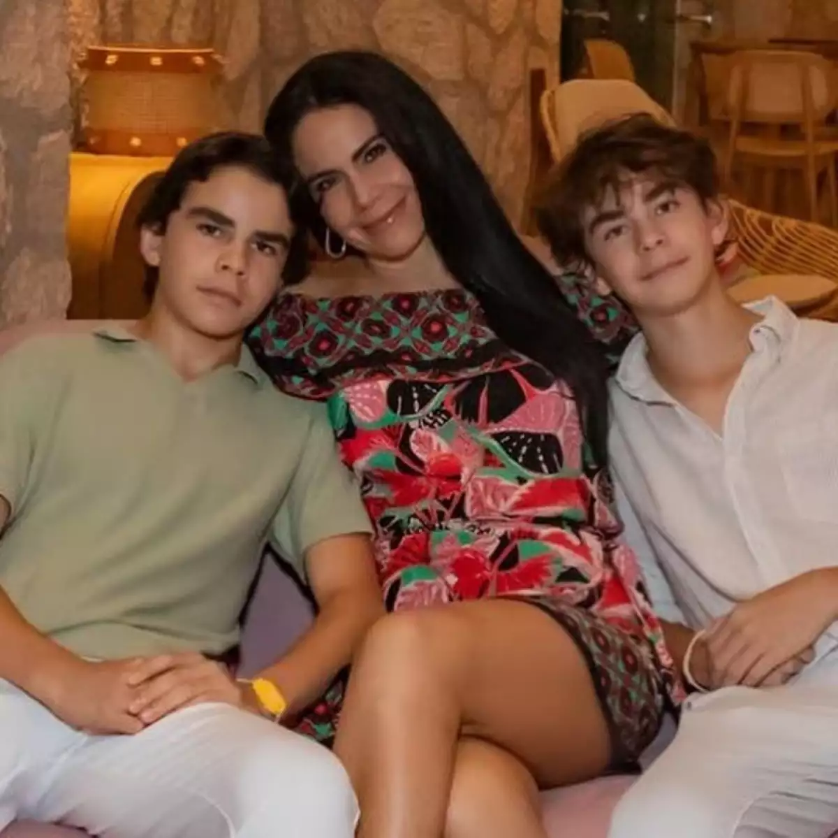 Paola Rojas, Leonardo y Paulo