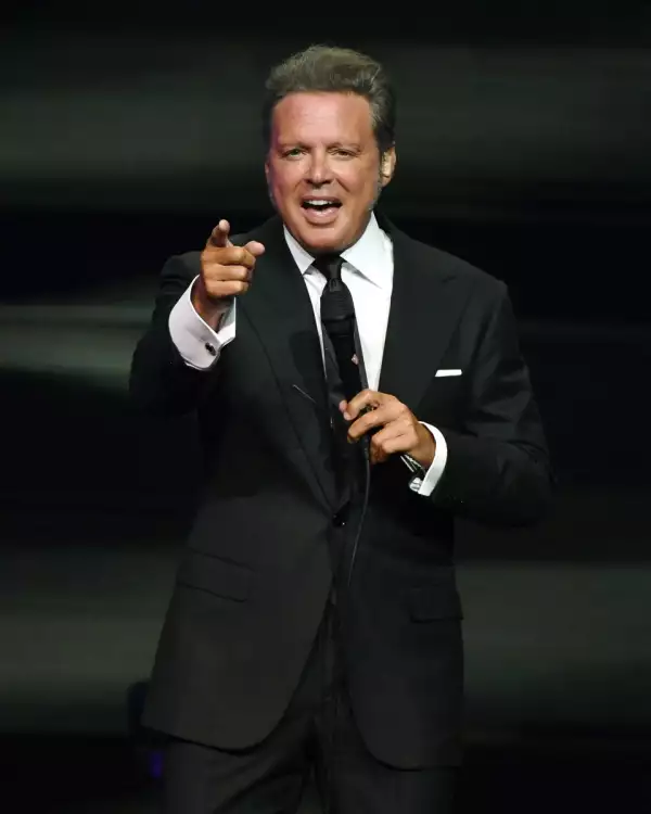 Luis Miguel no es un deudor alimentario moroso según comprueba un documento
