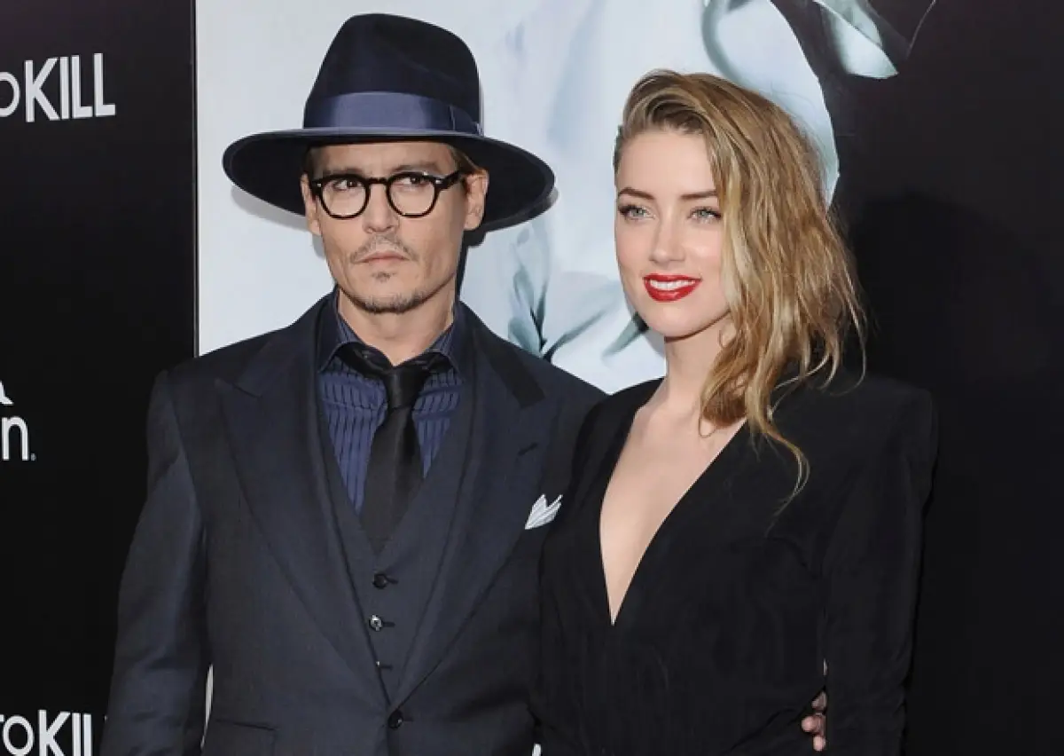 Johnny y Amber se comprometieron a principios de año.