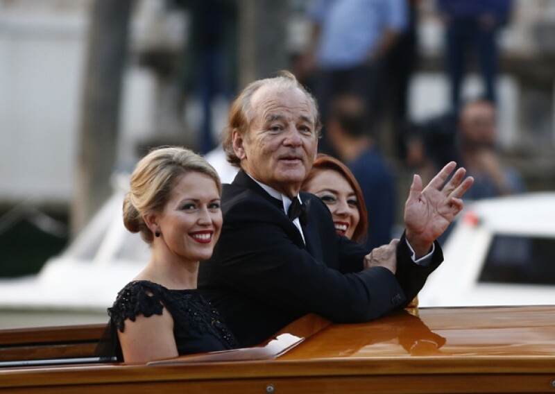 Bill Murray llegó acompañado de dos bellas mujeres.