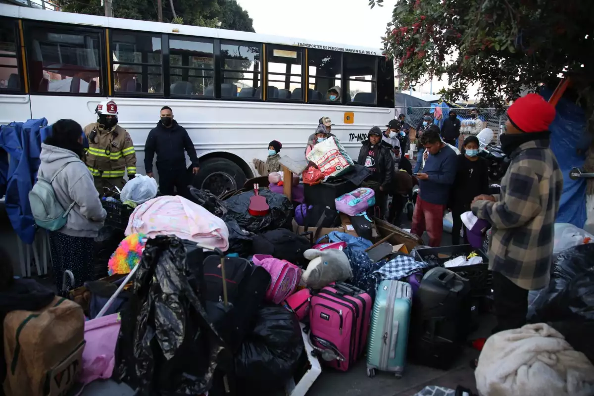 Desalojan a migrantes que habitaban en el campamento de “El Chaparral”.