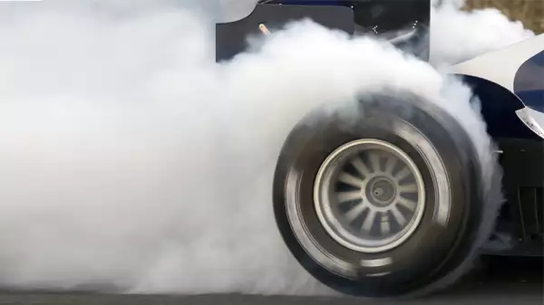 El cambio de llantas debe ser preciso para recuperar la posición. 