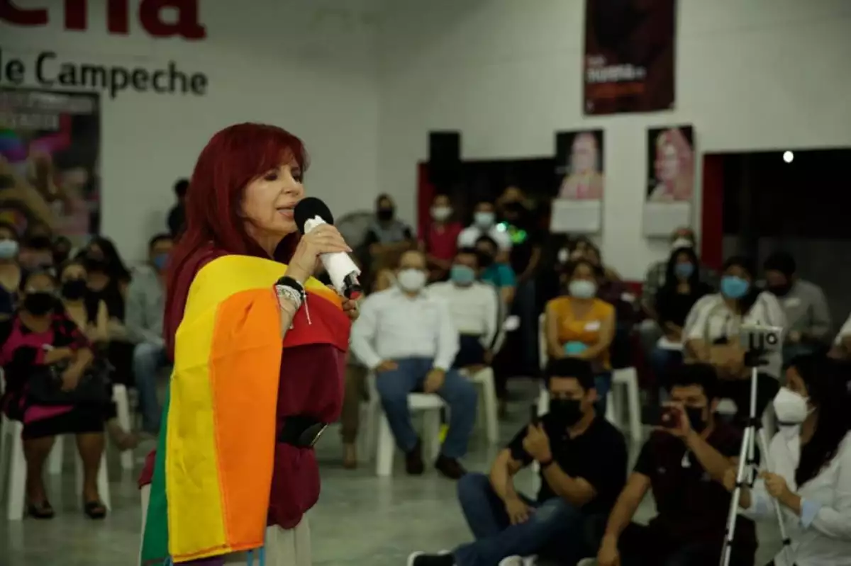 Twitter @LaydaSansores.jpg