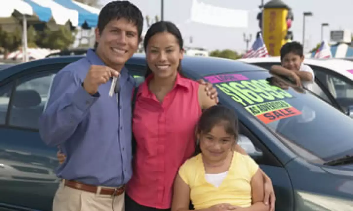 Si tus ingresos crecen, asegúrate de adaptarte a tu nuevo presupuesto antes de comprar un auto. (Foto: Thinkstock)