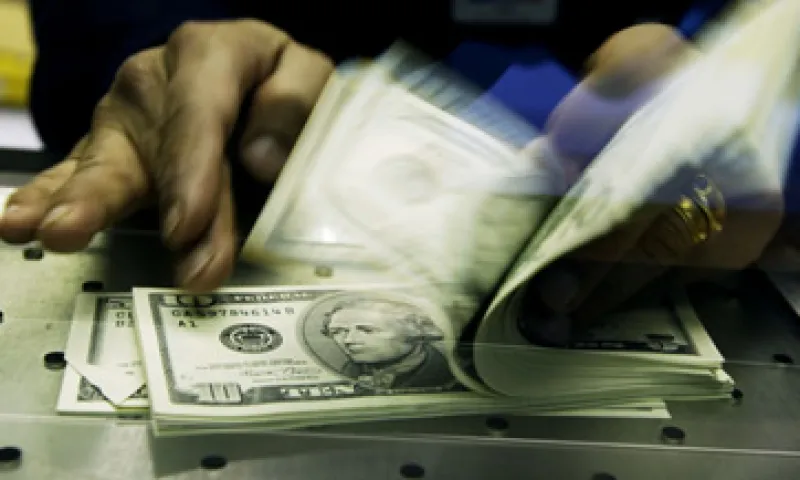 El tipo de cambio podría ubicarse entre 13.07 y 13.15 pesos por dólar, estima Banco Base. (Foto: Getty Images)