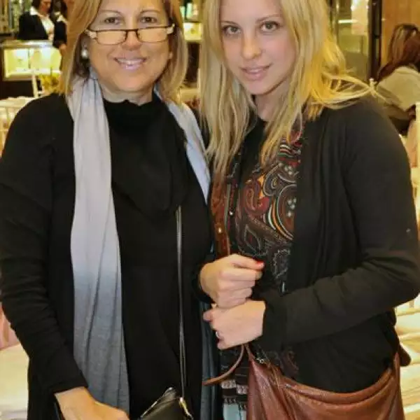 Imelda Flores y Melissa de Velarde