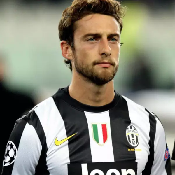 Claudio Marchisio tiene 29 años y es jugador de la selección Italiana, gran representante de la belleza de ese país. su actual equipo es la Juventus F. C.