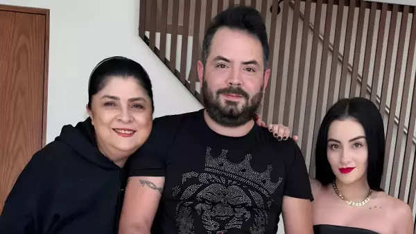 Victoria Ruffo, José Eduardo Derbez y Paola Dalay